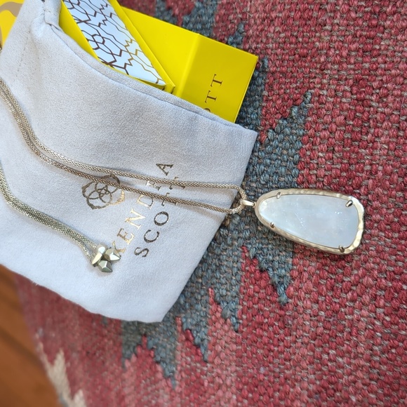 Kendra Scott Saylor Necklace Yellow Gold - Picture 1 of 8